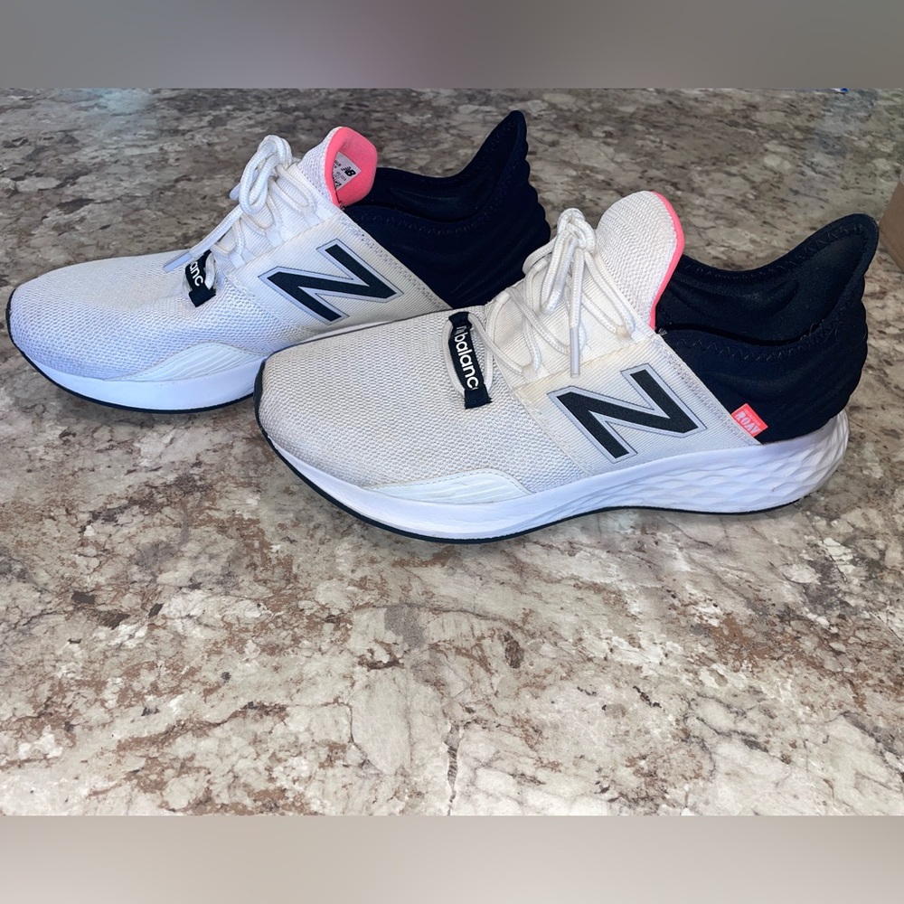Women’s new balance tennis shoes